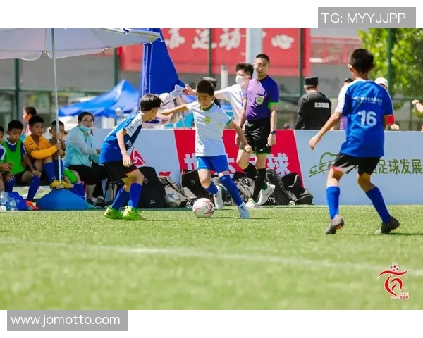 高清足球明星抽签盛况图集展现精彩瞬间与球员风采