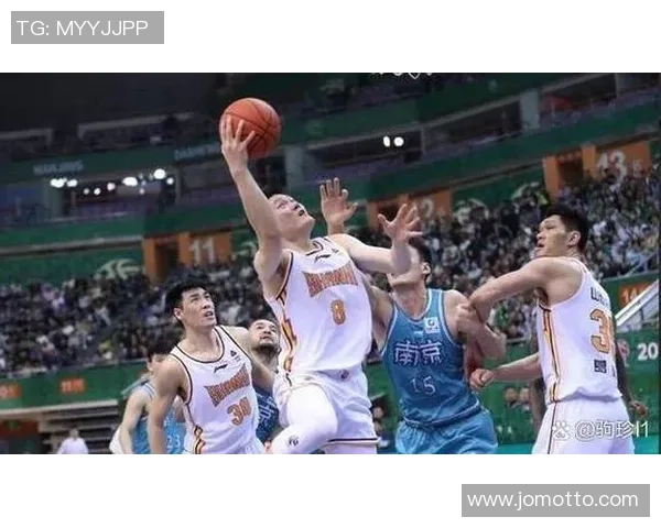 深圳篮球队盯防策略分析及其在比赛中的成效与不足之处探讨