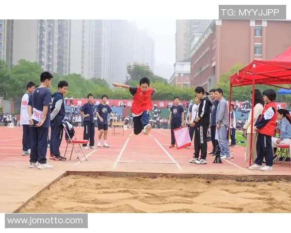 足球汤唯的魅力与激情在绿茵场上交织成动人篇章