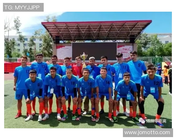 足球省锦标赛盛况空前各地球队争夺荣誉展现青春风采 足球省锦标赛盛况空前各地球队争夺荣誉展现青春风采