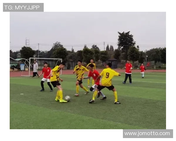 足球的光辉照耀世界梦想点燃青春激情与团结的力量